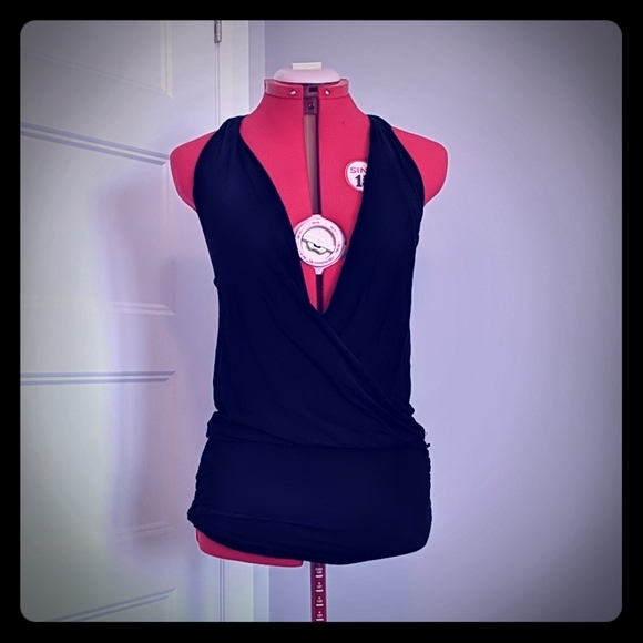 Plunging neckline halter top - Picture 1 of 4